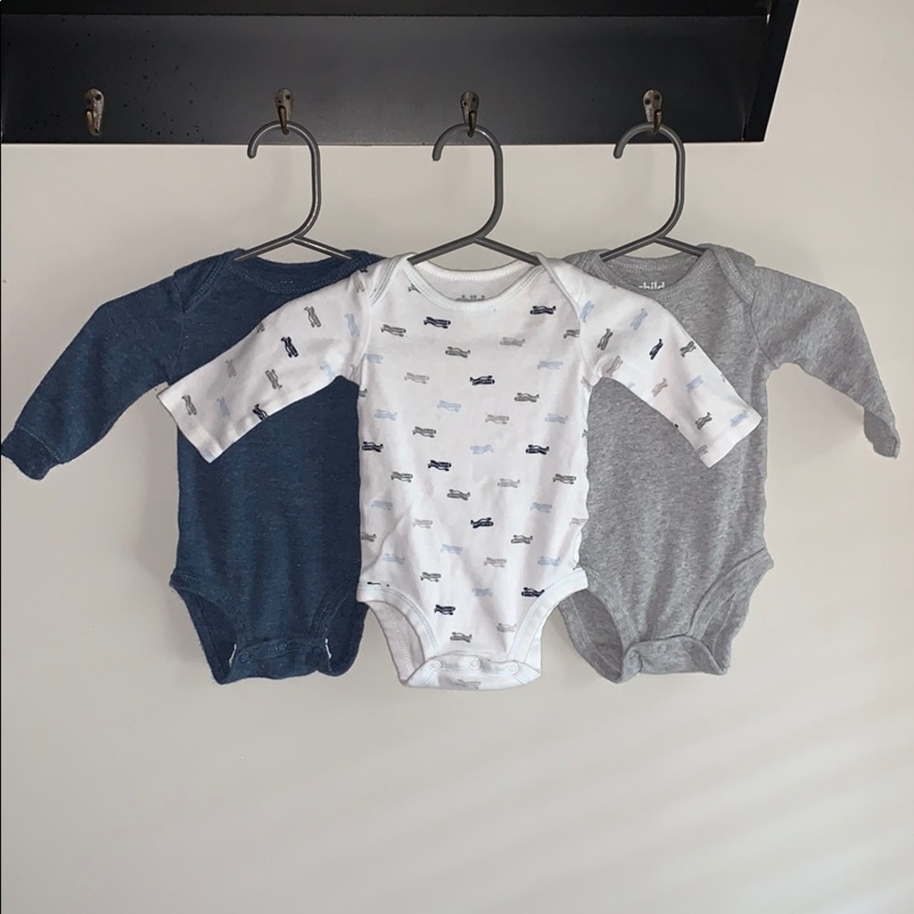 3 long sleeve onesies